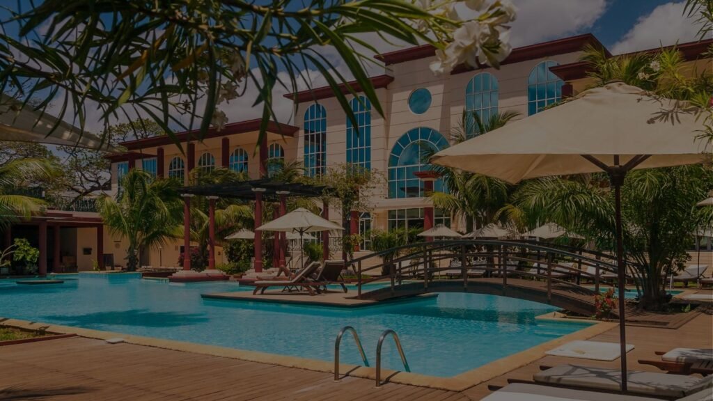 Descubre cómo definir los valores de marca de tu hotel para diferenciarte, atraer más reservas directas y combatir OTAs. ¡Construye una identidad única hoy!